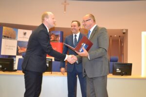 Uroczystość wręczenia organom prowadzącym zakresu przedsięwzięcia strategicznego