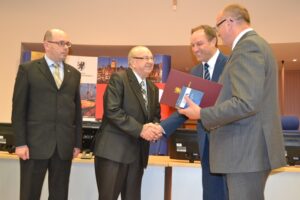 Uroczystość wręczenia organom prowadzącym zakresu przedsięwzięcia strategicznego