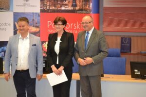 Uroczystość wręczenia organom prowadzącym zakresu przedsięwzięcia strategicznego