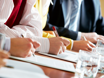 Uczniowe piszący egzamin