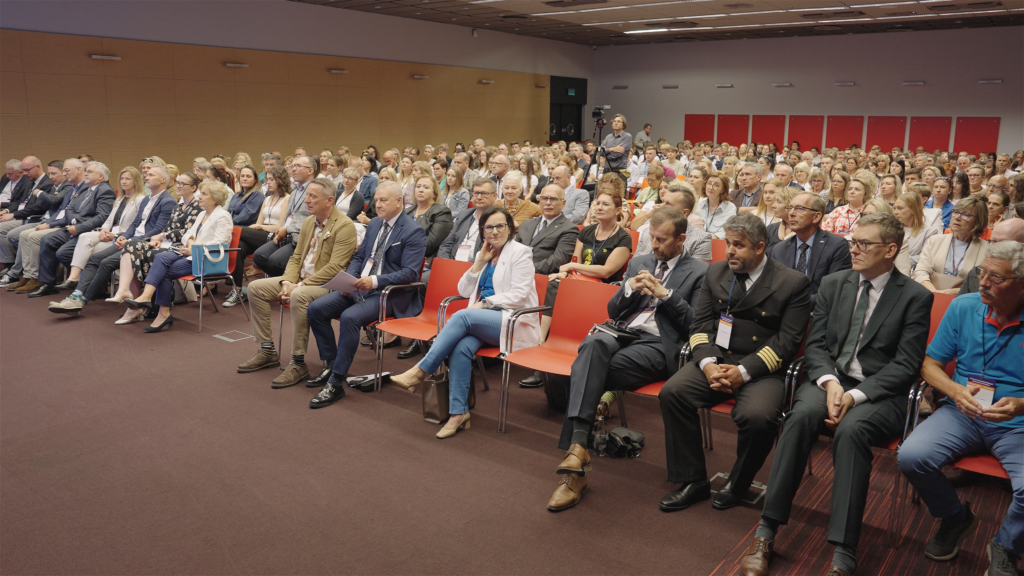 Jak sztuczna inteligencja będzie wpływać na rynek pracy? Jak powinny zmieniać się szkoły zawodowe? Relacja z IX Forum Pomorskiej Edukacji „Zawodowcy Pomorza”